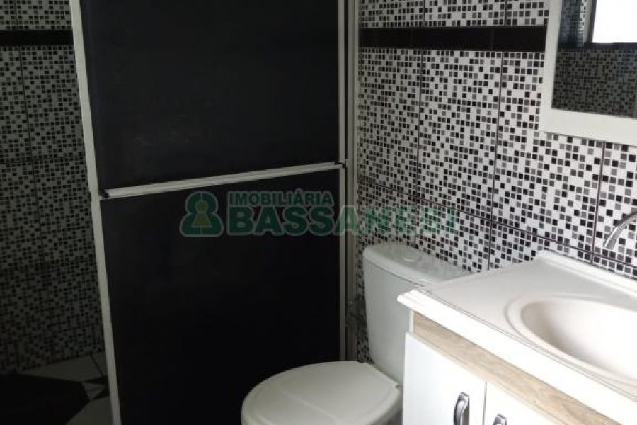 Casa com 412m², 7 dormitórios, 6 vagas, no bairro Jardim das Hortências em Caxias do Sul para Comprar