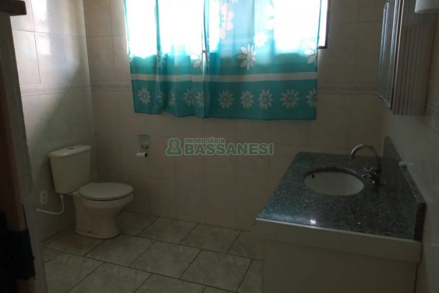 Casa com 412m², 7 dormitórios, 6 vagas, no bairro Jardim das Hortências em Caxias do Sul para Comprar