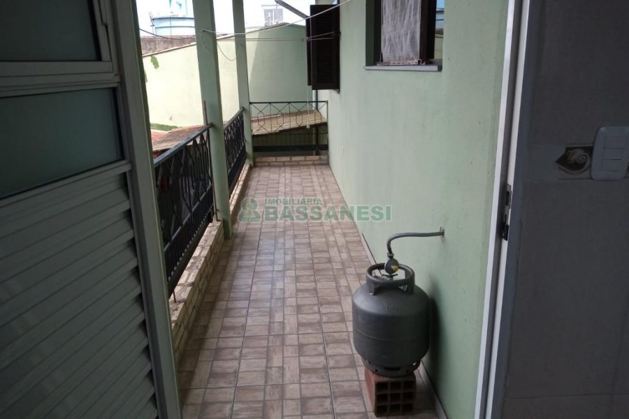 Casa com 412m², 7 dormitórios, 6 vagas, no bairro Jardim das Hortências em Caxias do Sul para Comprar