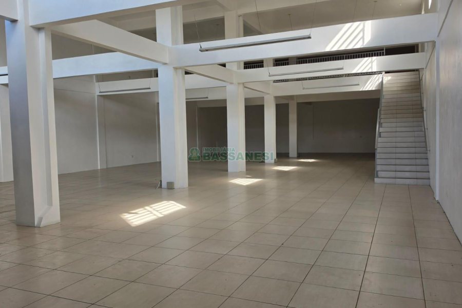 Loja com 570m², no bairro Esplanada em Caxias do Sul para Alugar