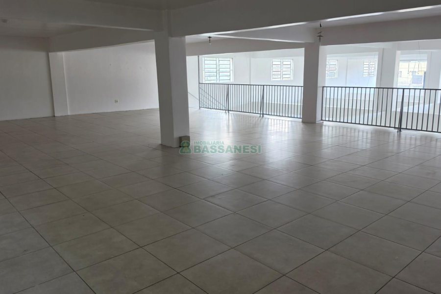 Loja com 570m², no bairro Esplanada em Caxias do Sul para Alugar