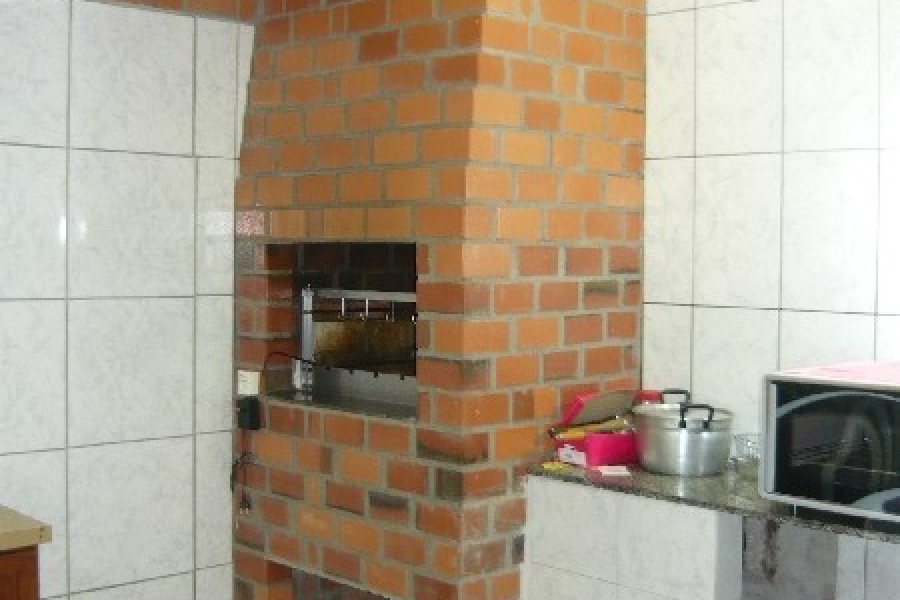 Casa com 120m², 3 dormitórios, 2 vagas, no bairro Centro em Caxias do Sul para Comprar