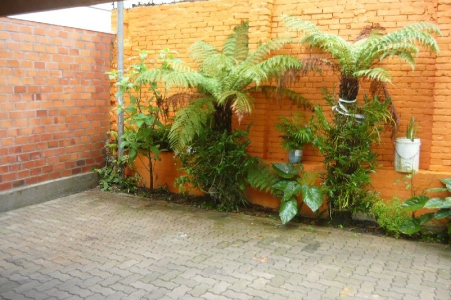 Casa com 120m², 3 dormitórios, 2 vagas, no bairro Centro em Caxias do Sul para Comprar