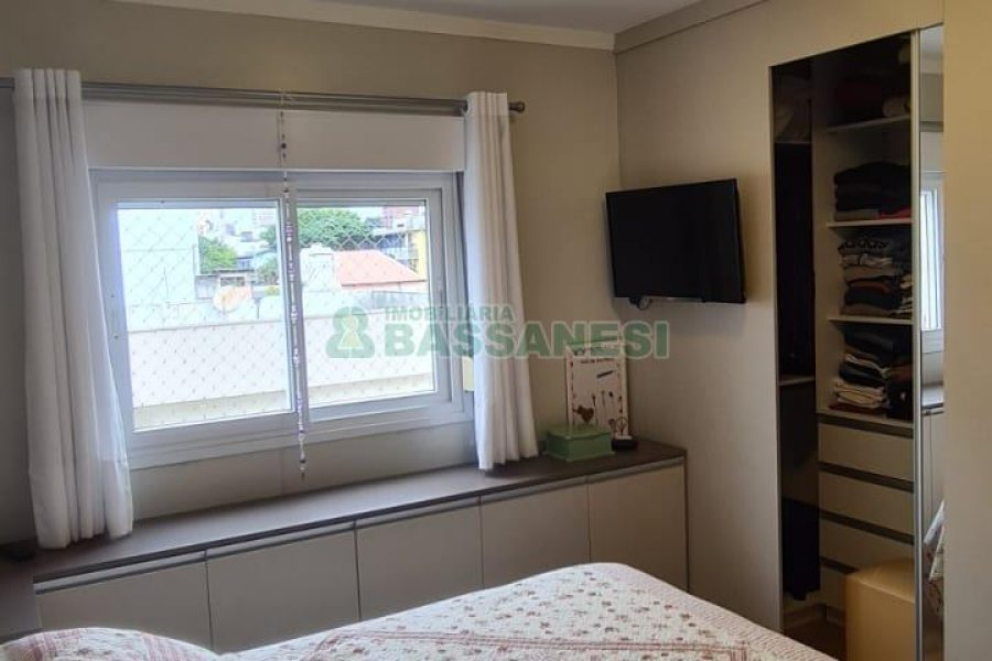 Apto Mobiliado com 77m², 3 dormitórios, 2 vagas, no bairro Pio X em Caxias do Sul para Alugar ou Comprar