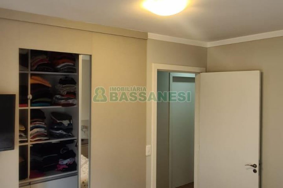 Apto Mobiliado com 77m², 3 dormitórios, 2 vagas, no bairro Pio X em Caxias do Sul para Alugar ou Comprar
