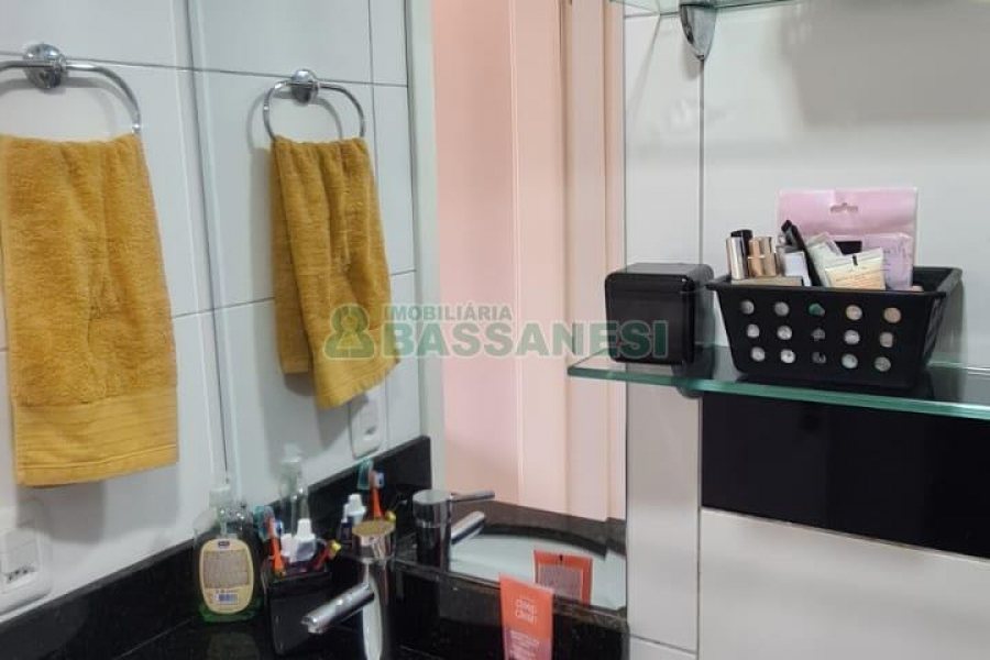 Apto Mobiliado com 77m², 3 dormitórios, 2 vagas, no bairro Pio X em Caxias do Sul para Alugar ou Comprar