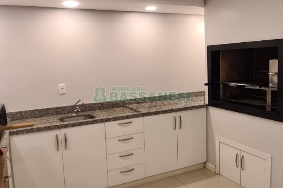 Apto Mobiliado com 77m², 3 dormitórios, 2 vagas, no bairro Pio X em Caxias do Sul para Alugar ou Comprar