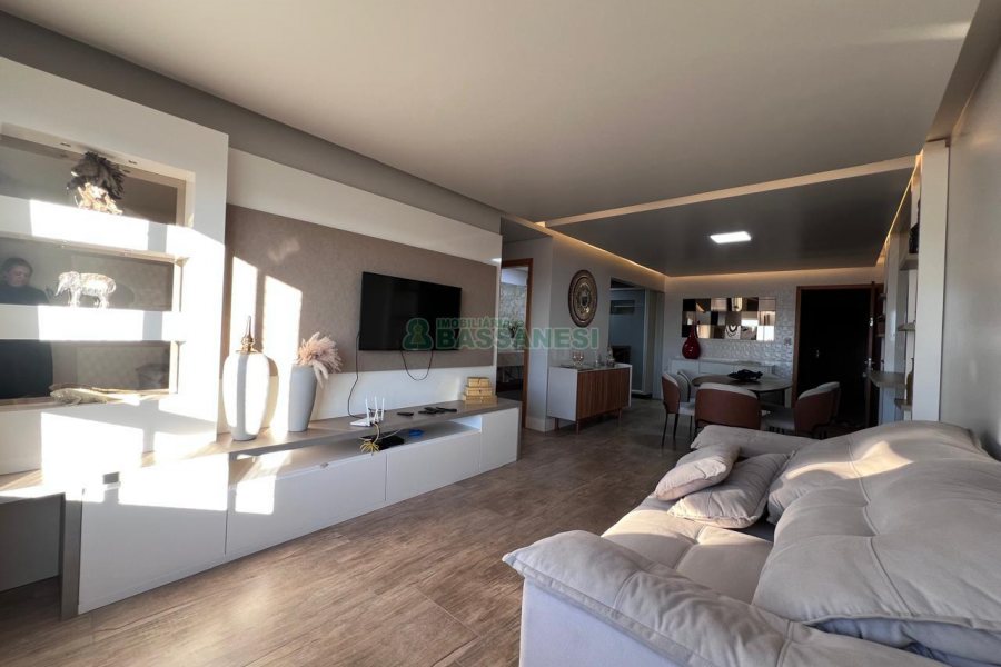 Apto Mobiliado com 101m², 3 dormitórios, 2 vagas, no bairro Universitário em Caxias do Sul para Alugar