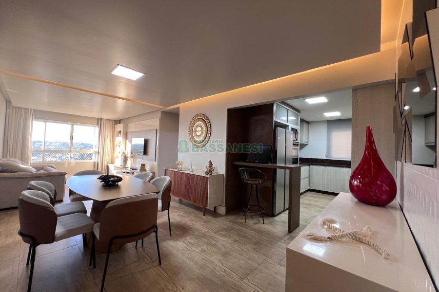 Apto Mobiliado com 101m², 3 dormitórios, 2 vagas, no bairro Universitário em Caxias do Sul para Alugar