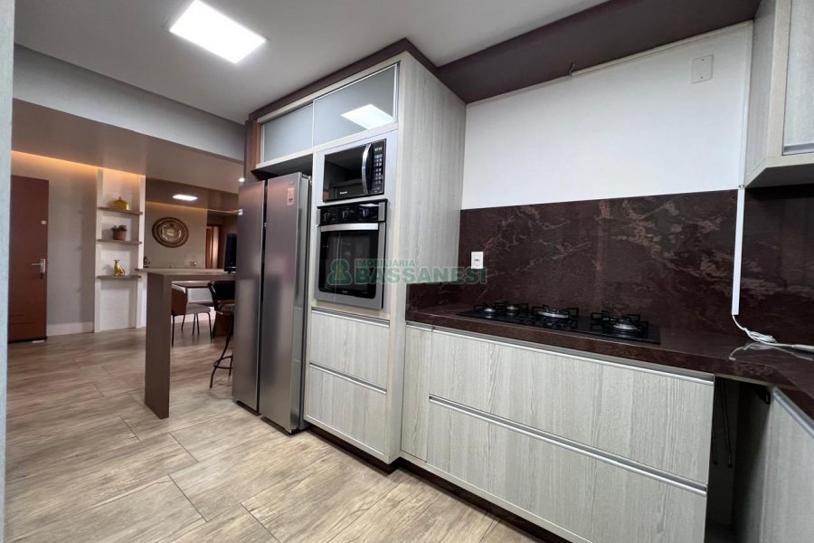 Apto Mobiliado com 101m², 3 dormitórios, 2 vagas, no bairro Universitário em Caxias do Sul para Alugar