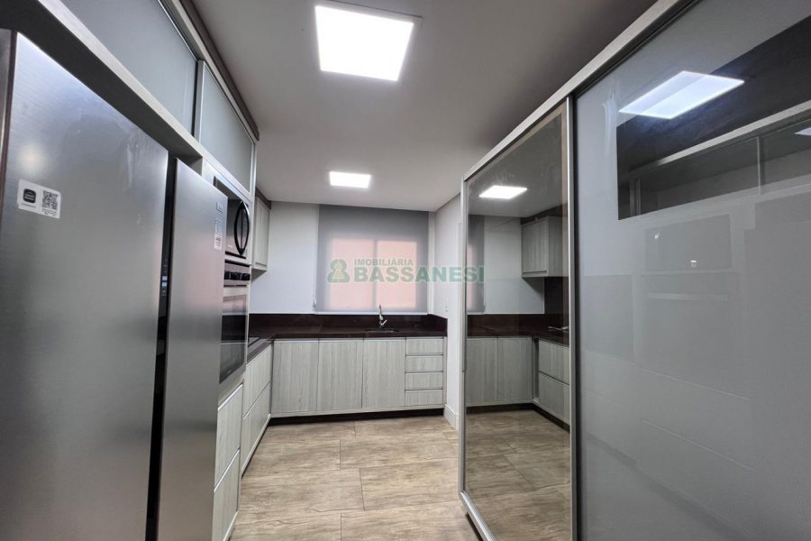 Apto Mobiliado com 101m², 3 dormitórios, 2 vagas, no bairro Universitário em Caxias do Sul para Alugar