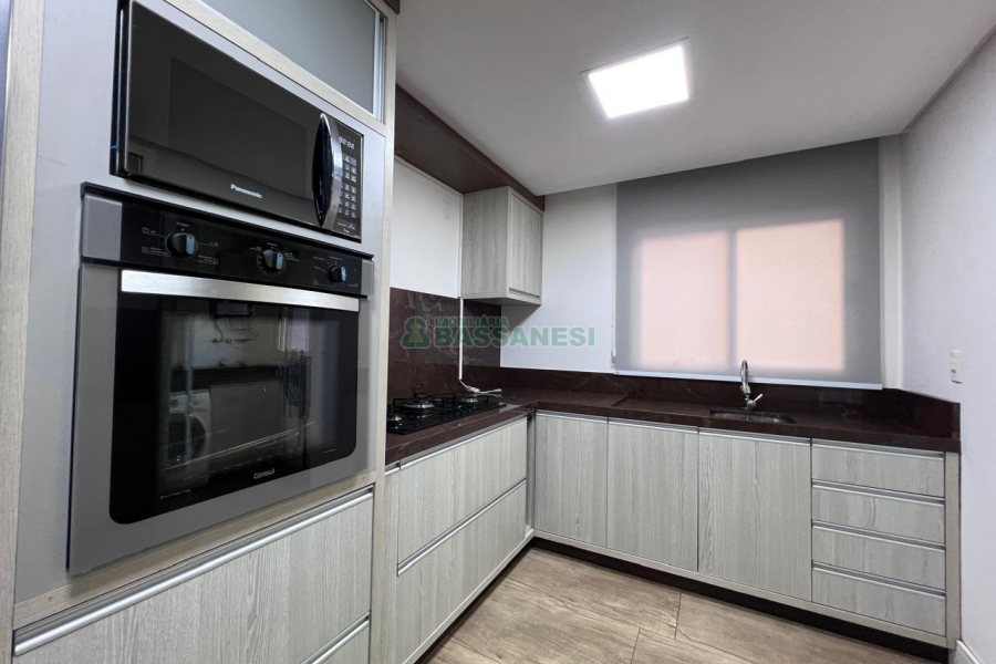 Apto Mobiliado com 101m², 3 dormitórios, 2 vagas, no bairro Universitário em Caxias do Sul para Alugar