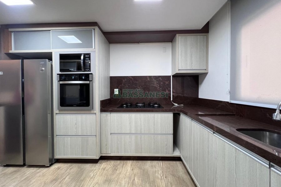 Apto Mobiliado com 101m², 3 dormitórios, 2 vagas, no bairro Universitário em Caxias do Sul para Alugar