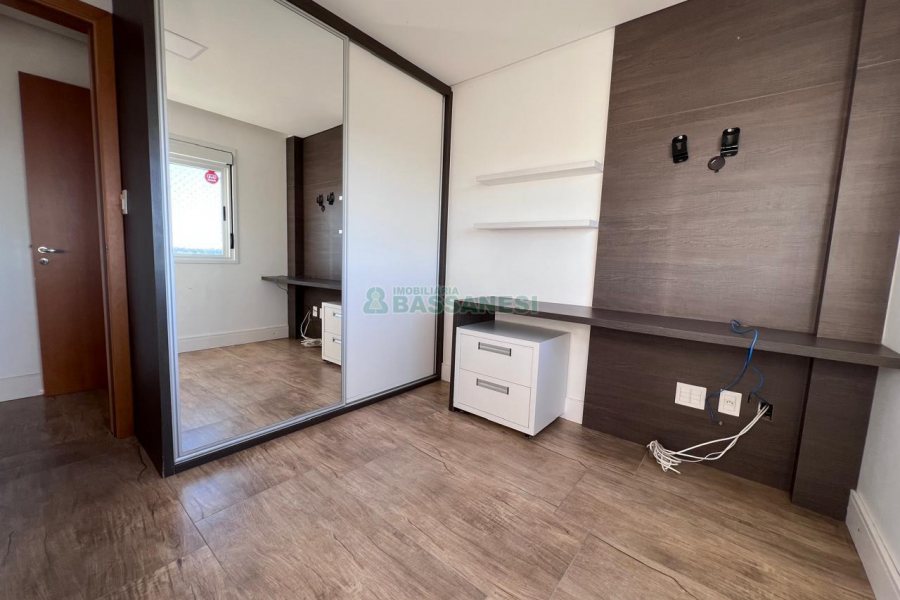 Apto Mobiliado com 101m², 3 dormitórios, 2 vagas, no bairro Universitário em Caxias do Sul para Alugar