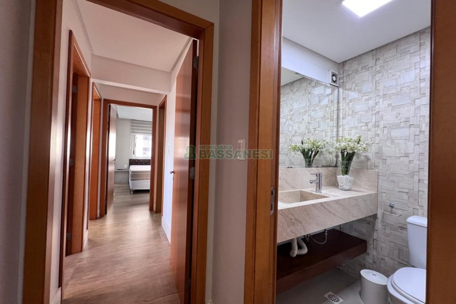 Apto Mobiliado com 101m², 3 dormitórios, 2 vagas, no bairro Universitário em Caxias do Sul para Alugar