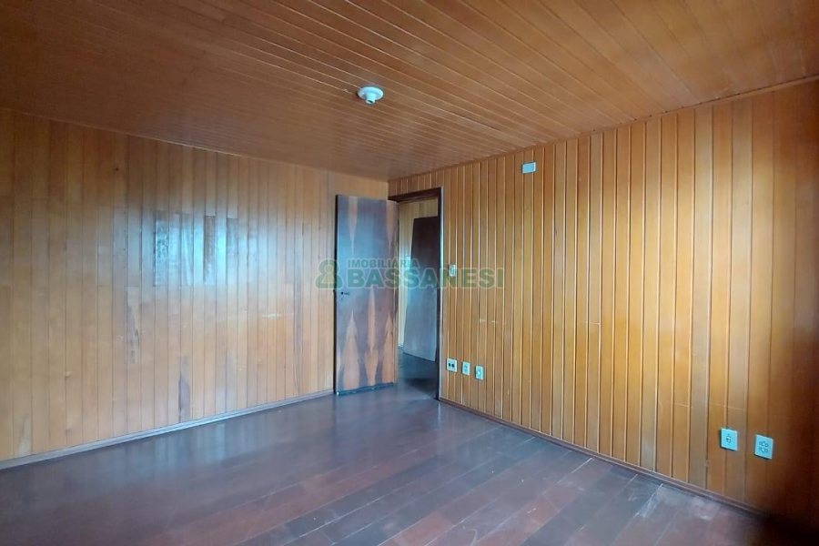 Casa com 166m², 2 dormitórios, 1 vaga, no bairro Rio Branco em Caxias do Sul para Comprar