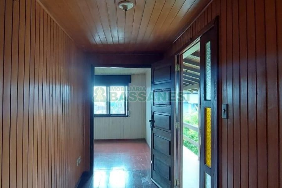 Casa com 166m², 2 dormitórios, 1 vaga, no bairro Rio Branco em Caxias do Sul para Comprar