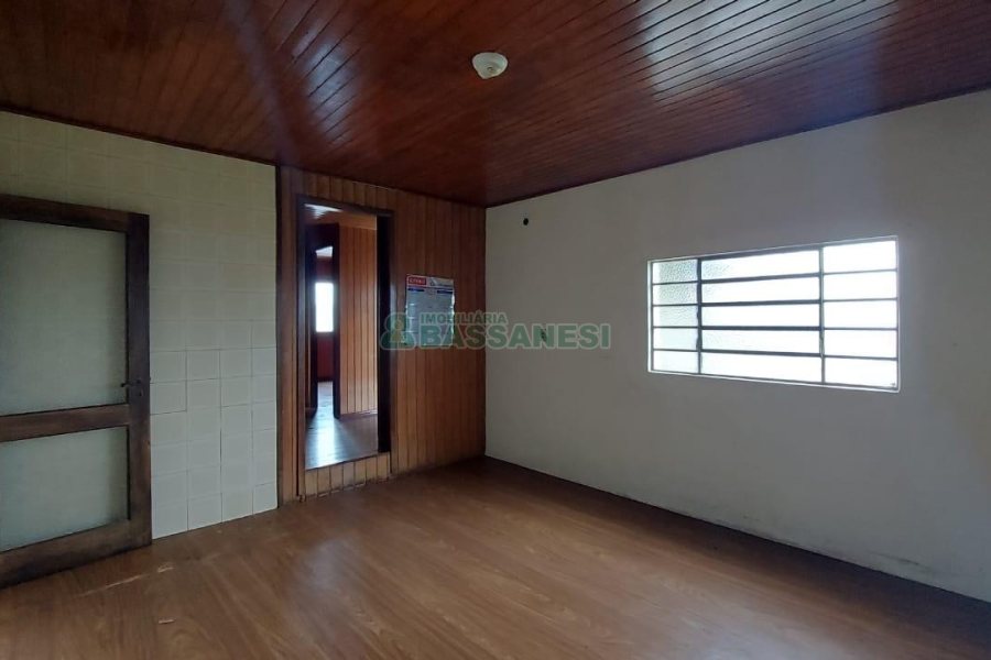 Casa com 166m², 2 dormitórios, 1 vaga, no bairro Rio Branco em Caxias do Sul para Comprar
