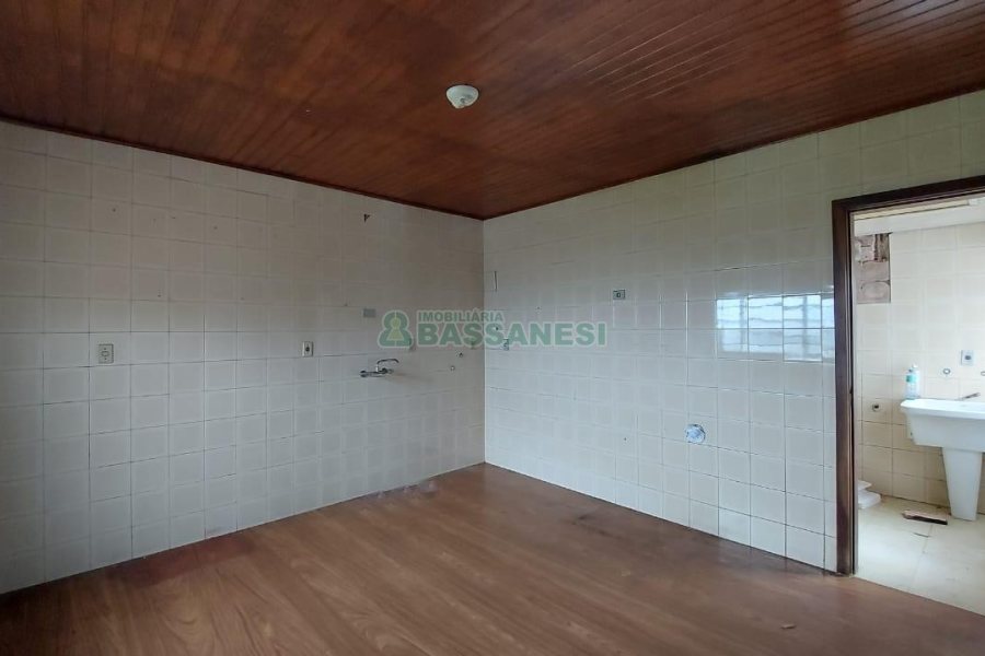Casa com 166m², 2 dormitórios, 1 vaga, no bairro Rio Branco em Caxias do Sul para Comprar