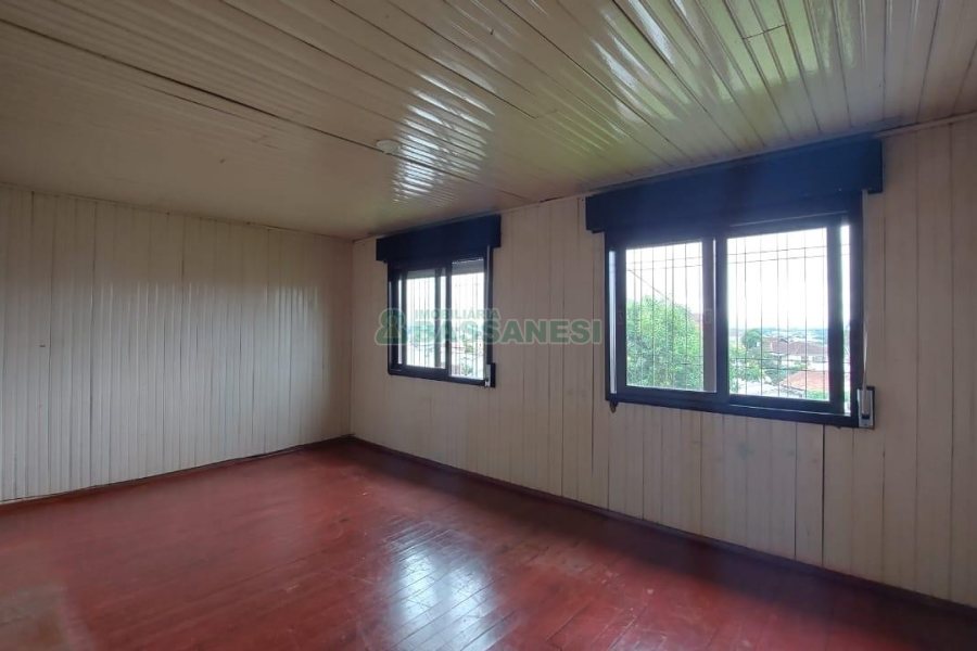 Casa com 166m², 2 dormitórios, 1 vaga, no bairro Rio Branco em Caxias do Sul para Comprar