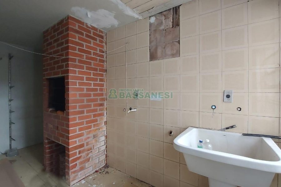 Casa com 166m², 2 dormitórios, 1 vaga, no bairro Rio Branco em Caxias do Sul para Comprar