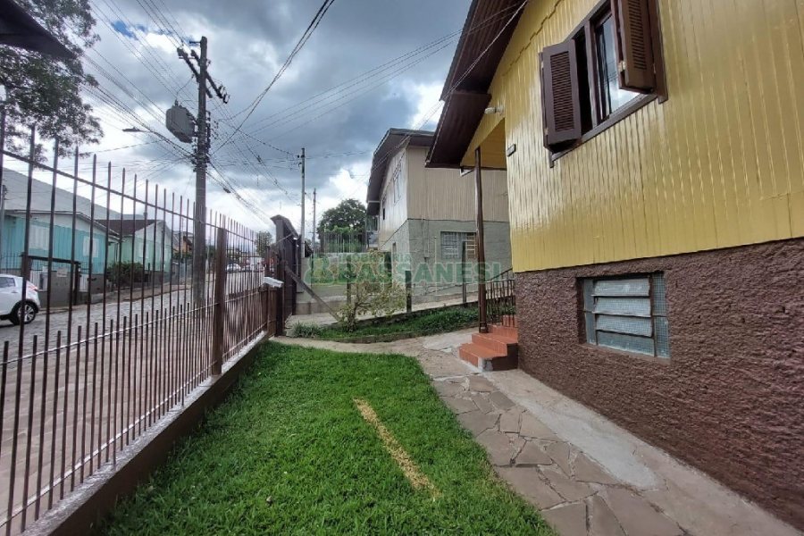 Casa com 60m², 3 dormitórios, 1 vaga, no bairro Petrópolis em Caxias do Sul para Alugar