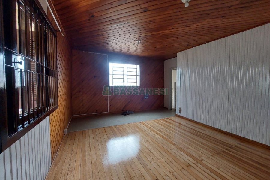 Casa com 60m², 3 dormitórios, 1 vaga, no bairro Petrópolis em Caxias do Sul para Alugar