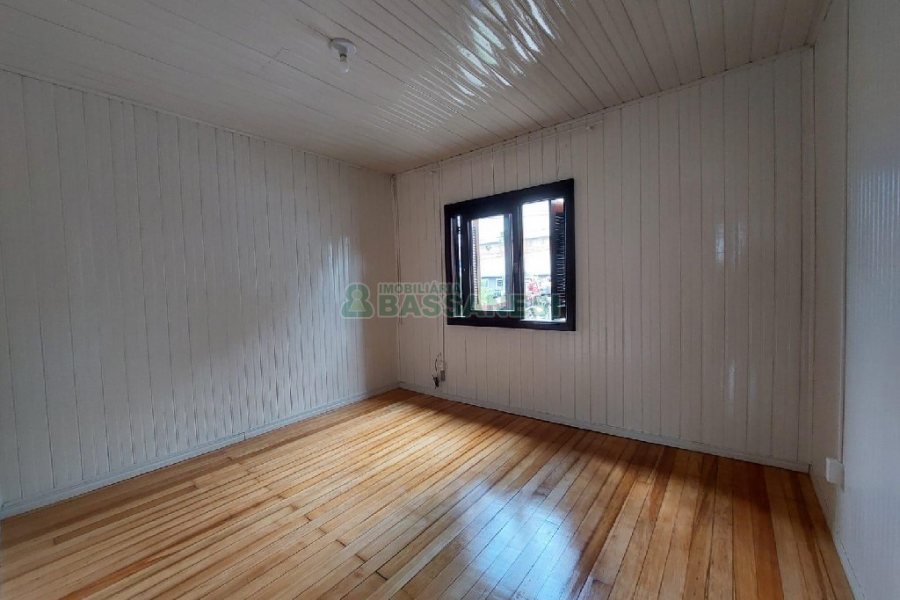 Casa com 60m², 3 dormitórios, 1 vaga, no bairro Petrópolis em Caxias do Sul para Alugar