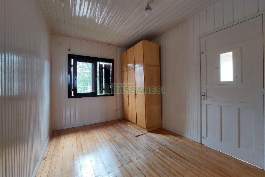 Casa com 60m², 3 dormitórios, 1 vaga, no bairro Petrópolis em Caxias do Sul para Alugar