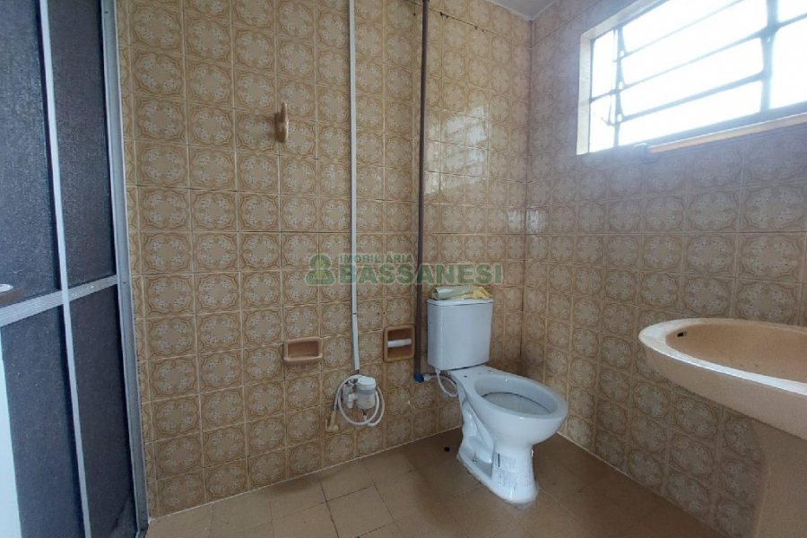 Casa com 60m², 3 dormitórios, 1 vaga, no bairro Petrópolis em Caxias do Sul para Alugar