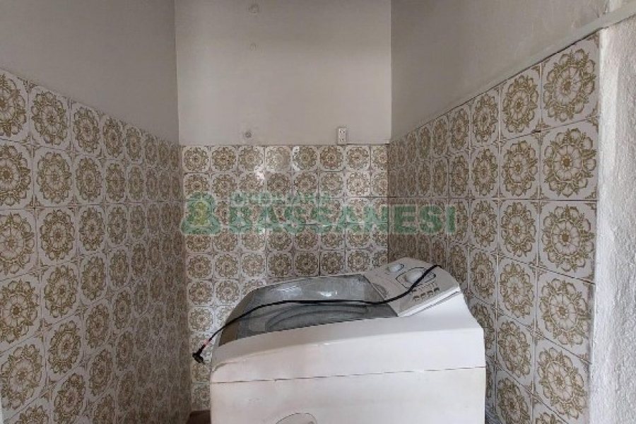 Casa com 60m², 3 dormitórios, 1 vaga, no bairro Petrópolis em Caxias do Sul para Alugar