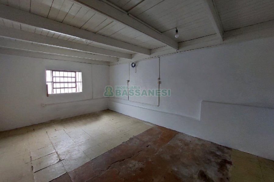 Casa com 60m², 3 dormitórios, 1 vaga, no bairro Petrópolis em Caxias do Sul para Alugar