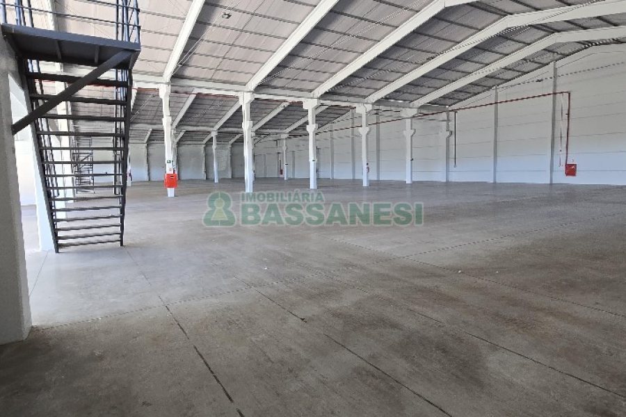 Pavilhão com 3150m², no bairro Monte Bérico em Caxias do Sul para Alugar