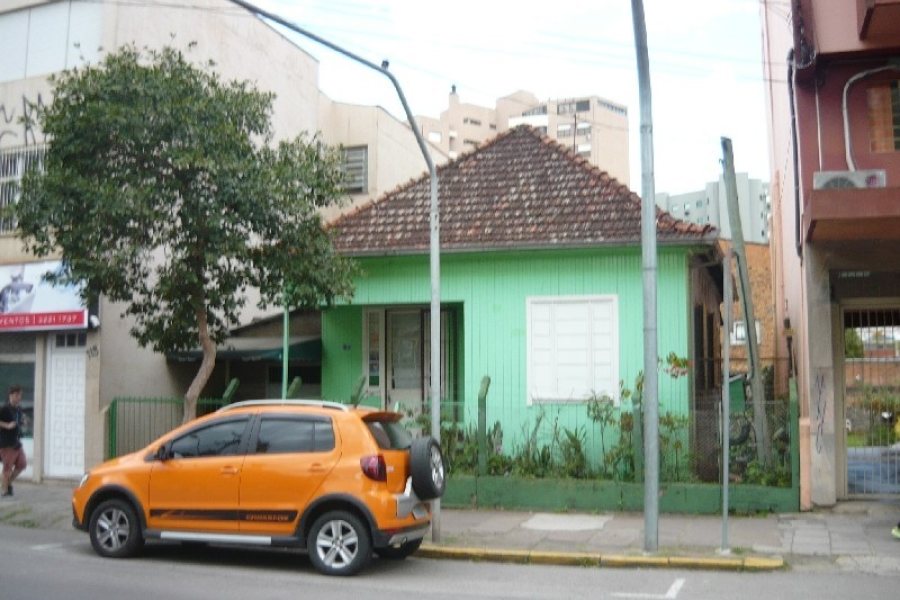 Terreno com 70m², 3 dormitórios, no bairro São Pelegrino em Caxias do Sul para Comprar