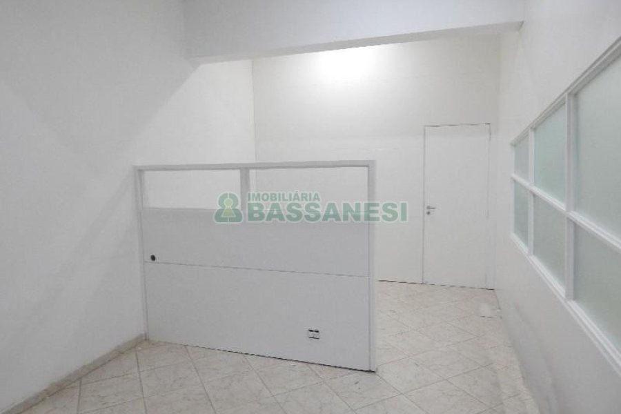Sala com 288m², 2 vagas, no bairro Santa Catarina em Caxias do Sul para Alugar