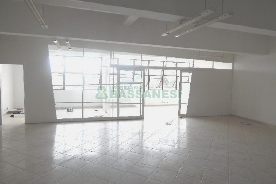Sala com 288m², 2 vagas, no bairro Santa Catarina em Caxias do Sul para Alugar