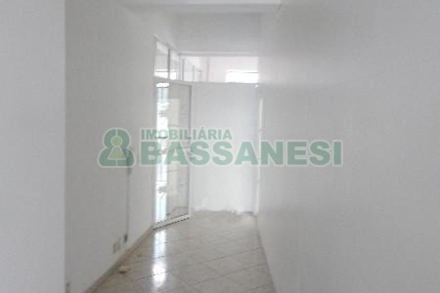Sala com 288m², 2 vagas, no bairro Santa Catarina em Caxias do Sul para Alugar