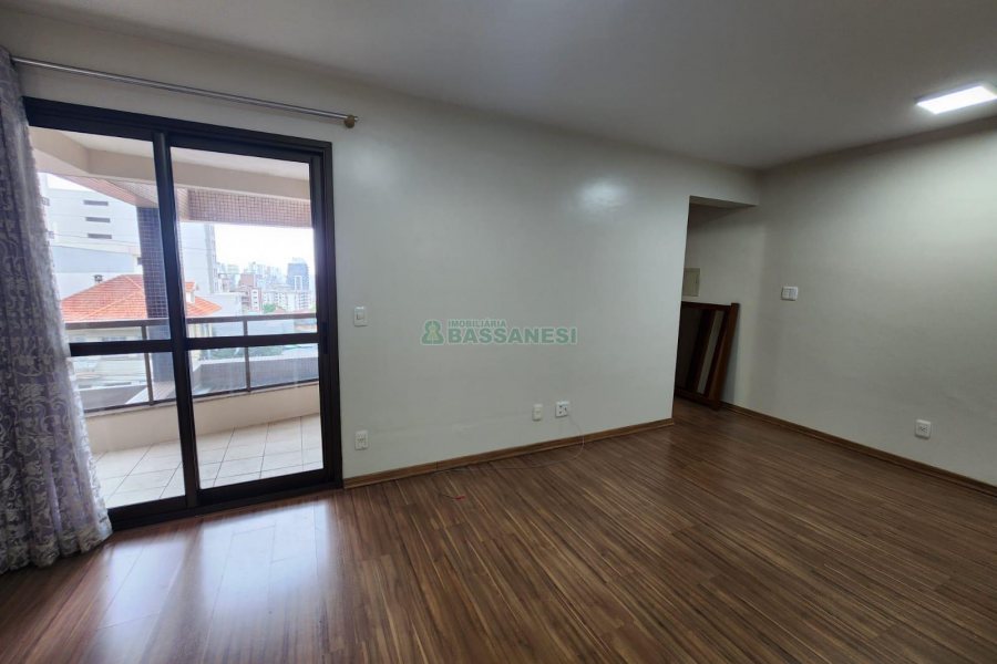 Apto Mobiliado com 59m², 1 dormitório, 1 vaga, no bairro Centro em Caxias do Sul para Comprar