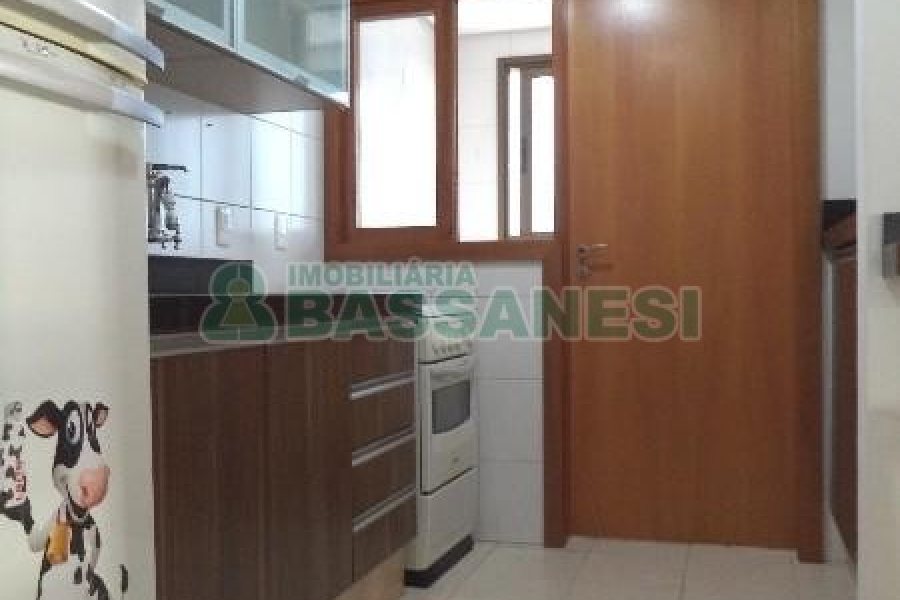 Apto Mobiliado com 59m², 1 dormitório, 1 vaga, no bairro Centro em Caxias do Sul para Comprar