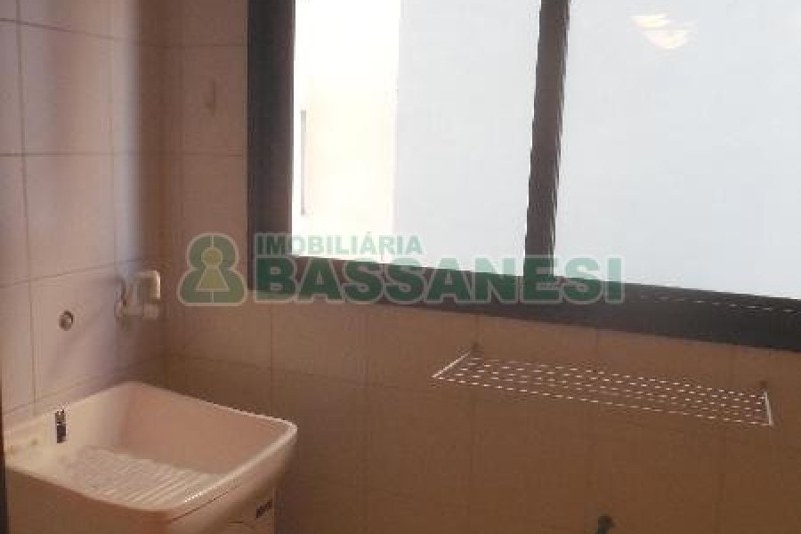 Apto Mobiliado com 59m², 1 dormitório, 1 vaga, no bairro Centro em Caxias do Sul para Comprar