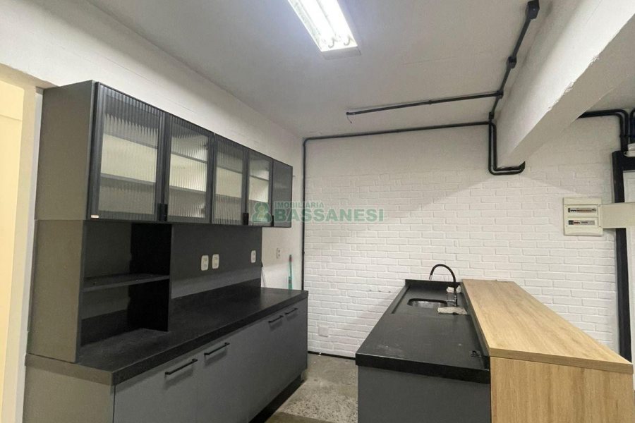 Sala com 250m², no bairro São Pelegrino em Caxias do Sul para Alugar