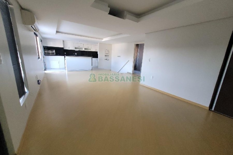 Cobertura com 195m², 4 dormitórios, 4 vagas, no bairro Pio X em Caxias do Sul para Comprar