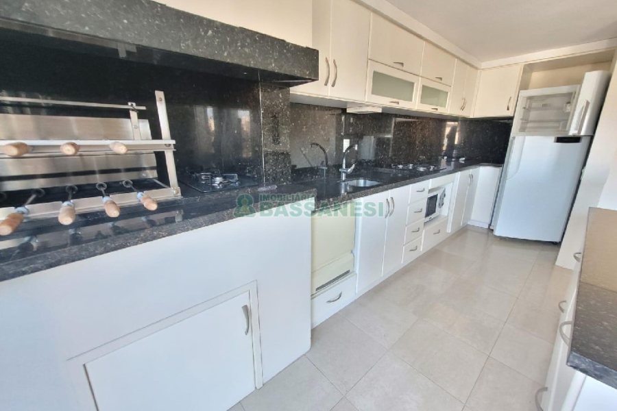 Cobertura com 195m², 4 dormitórios, 4 vagas, no bairro Pio X em Caxias do Sul para Comprar