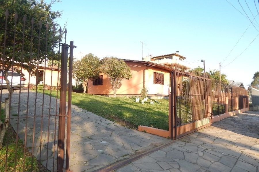 Casa com 190m², 3 dormitórios, 2 vagas, no bairro São Caetano em Caxias do Sul para Comprar