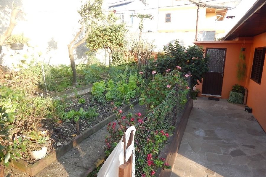 Casa com 190m², 3 dormitórios, 2 vagas, no bairro São Caetano em Caxias do Sul para Comprar