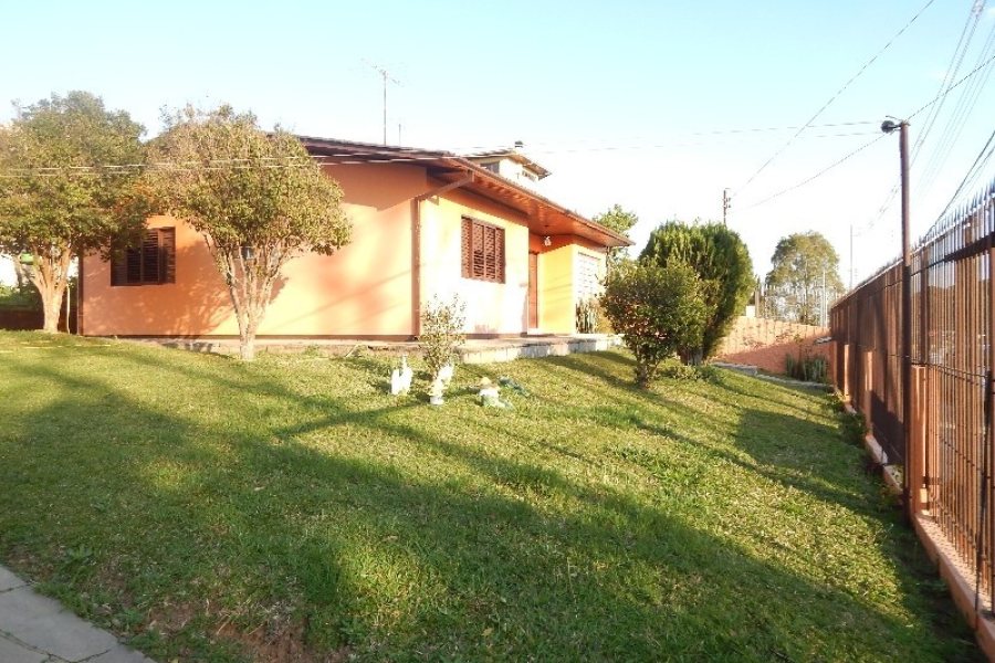 Casa com 190m², 3 dormitórios, 2 vagas, no bairro São Caetano em Caxias do Sul para Comprar