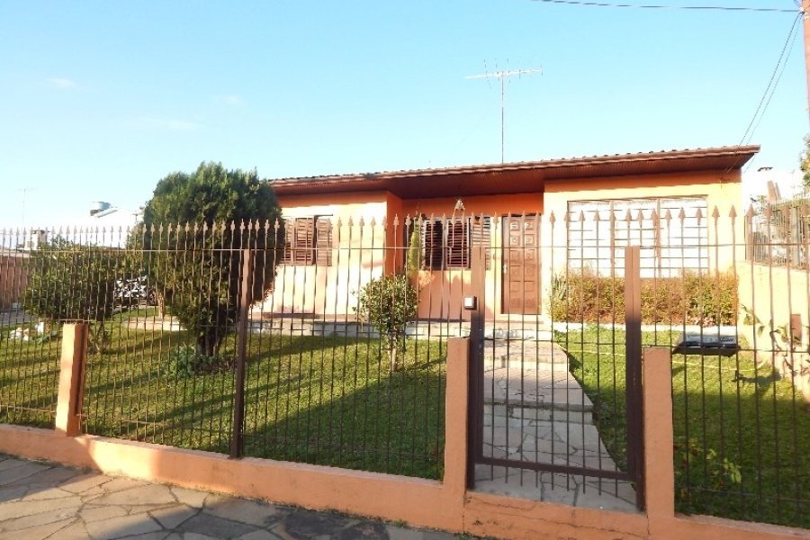 Casa com 190m², 3 dormitórios, 2 vagas, no bairro São Caetano em Caxias do Sul para Comprar