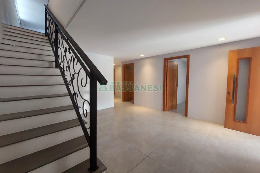 Loja com 370m², 2 vagas, no bairro Santa Catarina em Caxias do Sul para Alugar