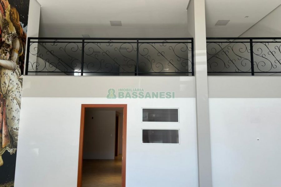 Loja com 370m², 2 vagas, no bairro Santa Catarina em Caxias do Sul para Alugar