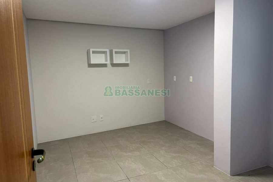 Loja com 370m², 2 vagas, no bairro Santa Catarina em Caxias do Sul para Alugar
